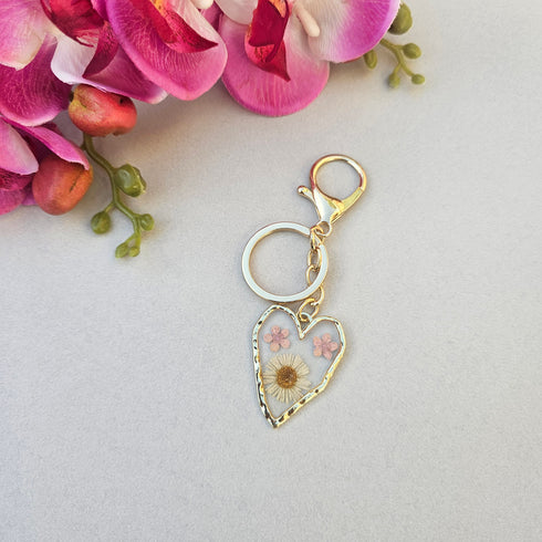Handmade Daisy Pressed flower Heart Keychain