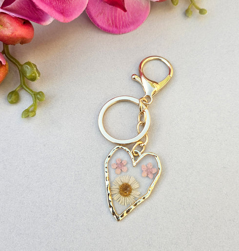 Handmade Daisy Pressed flower Heart Keychain