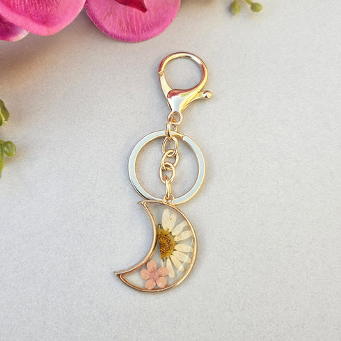 Half-moon shaped keychain with pressed daisy flowers Keychain