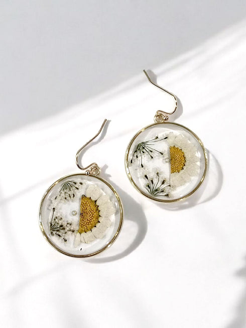 Daisy Flower resin dangle earrings