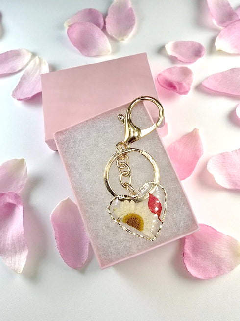 Pressed Daisy flower Heart keychain