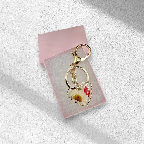 Pressed Daisy flower Heart keychain