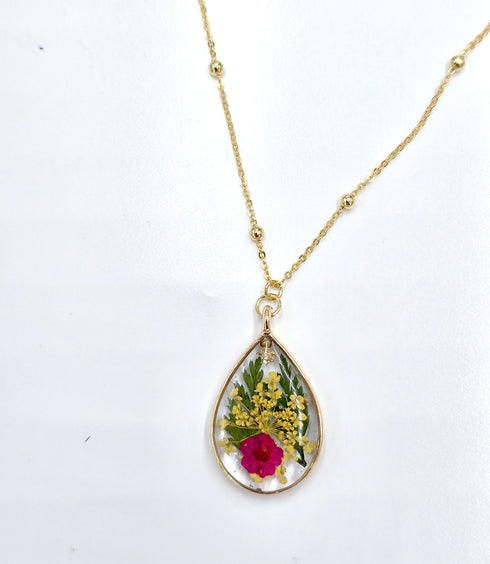 Pressed red Flowers Baby's Breath flower with gold flake Pendant Necklaces