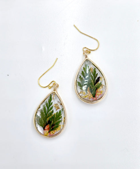 Pressed red Flowers Baby's Breath flower with gold flake dangle earrings