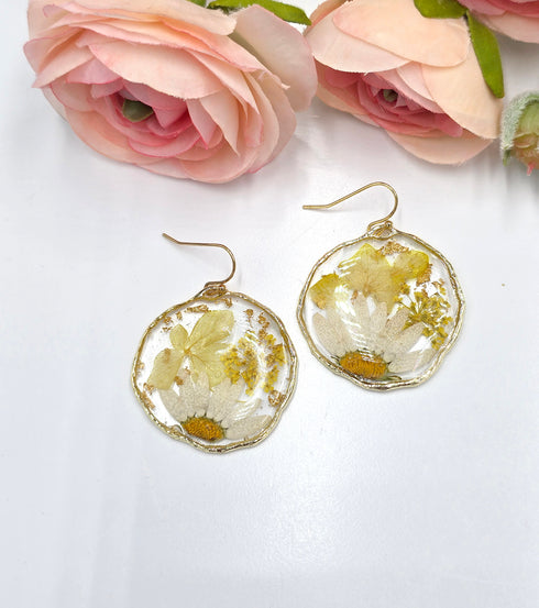 Pressed Flowers Daisies Mini Dried Baby Breath Flowers dangle earrings