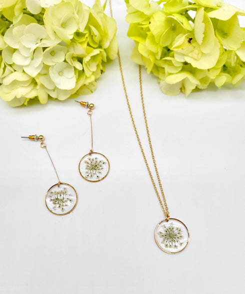 Handmade Dried flower Small Botanical Circle Earrings Handmade Resin Earrings , Real flower jewelry, Gifts for Her